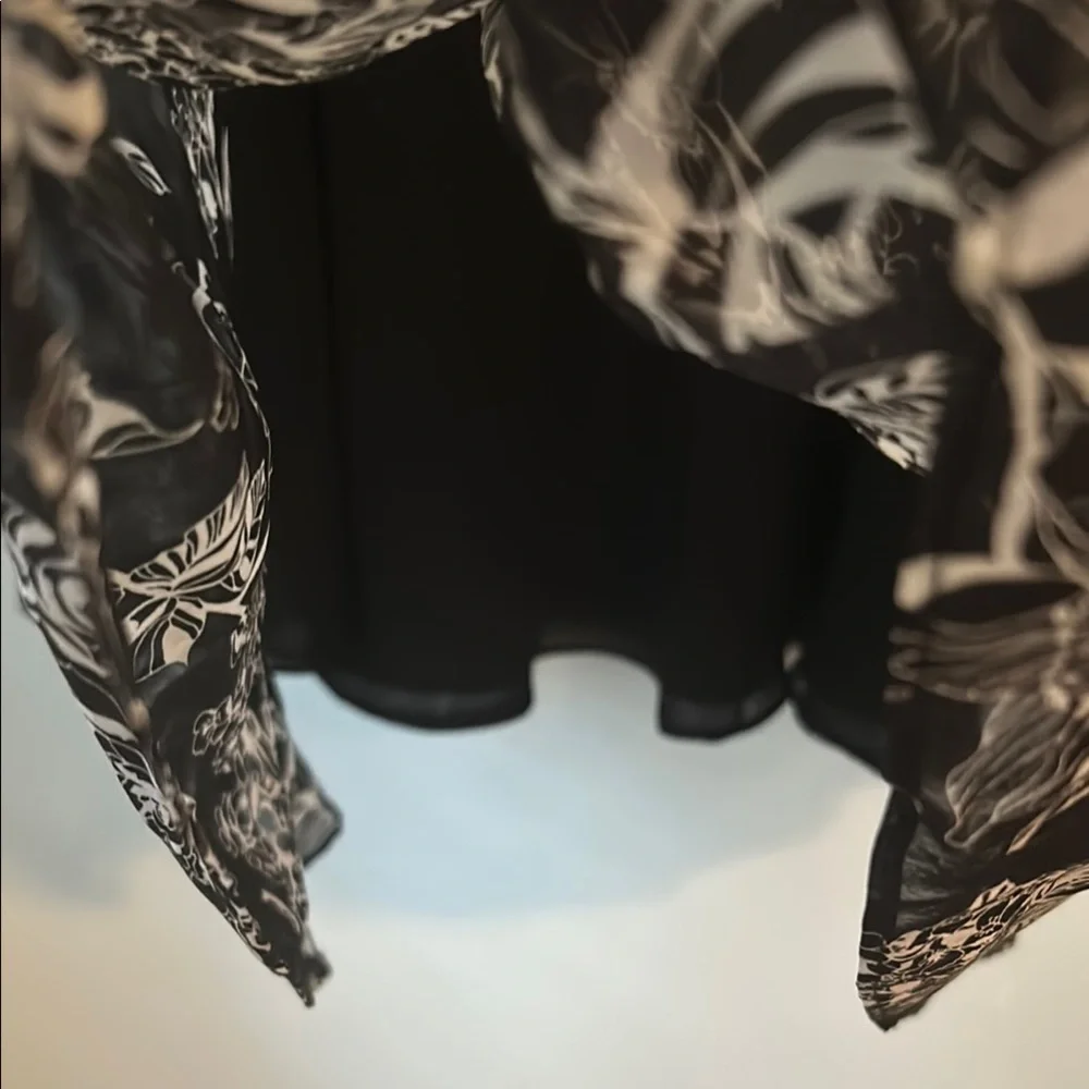 LOFT Black and Cream Floral Midi Dress size 2 fit and flare side zip‎ - Picture 4 of 9
